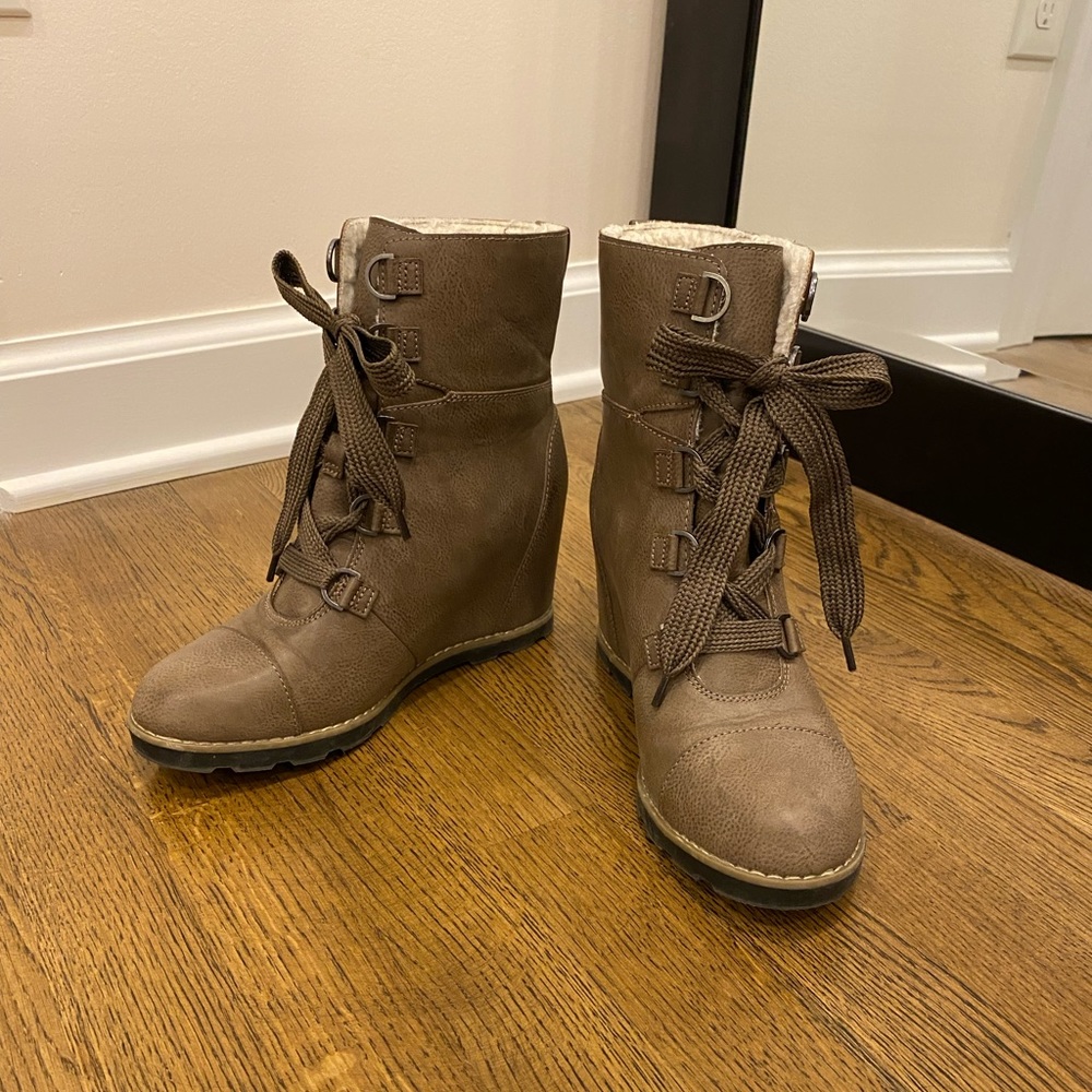 Universal Thread Katherine Boots - image 1